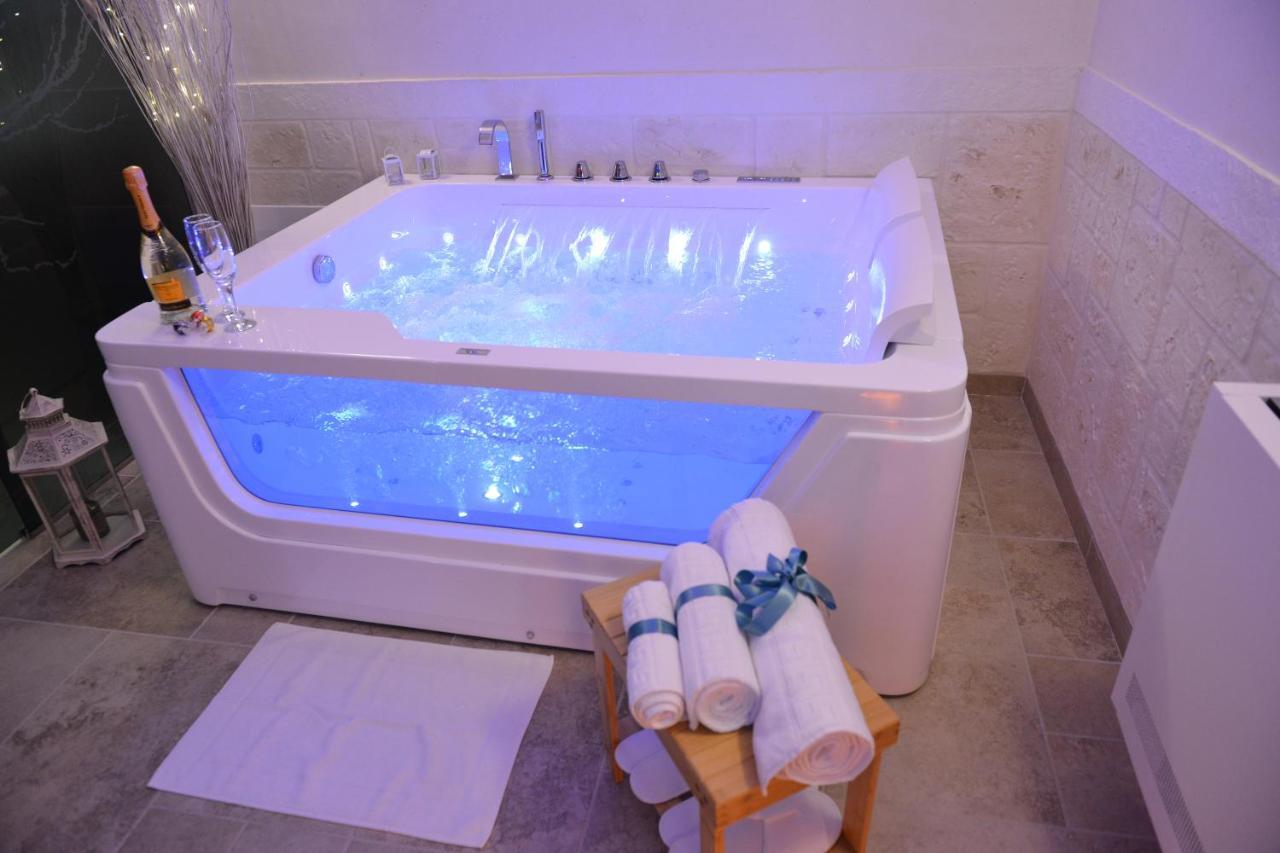 Suite Laurel Spa Con Idromassaggio Fasano Exterior photo