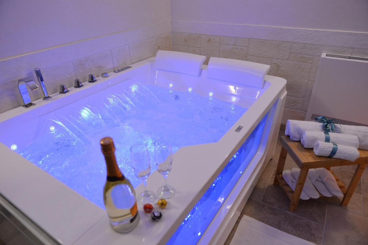 Suite Laurel Spa Con Idromassaggio Fasano Exterior photo